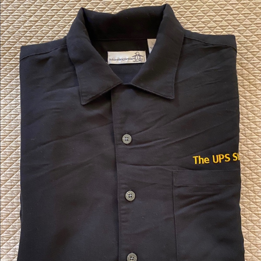 Men's Medium Button Down UPS Store Shirt